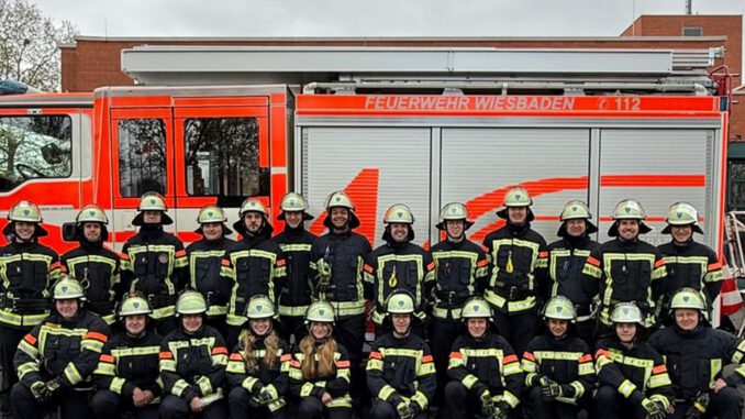23 Absolventen nach Neustart: Wiesbadens Freiwillige Feuerwehr setzt Grundausbildung fort