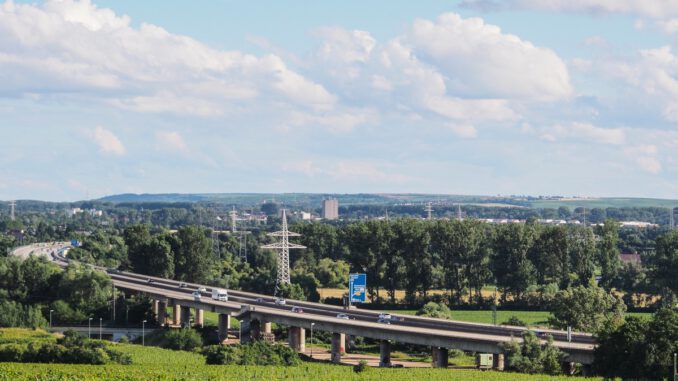A671: Ein-Tages-Vollsperrung wegen Arbeiten an Mainbrücke Hochheim angekündigt A671: Ein-Tages-Vollsperrung wegen Arbeiten an Mainbrücke Hochheim angekündigt
