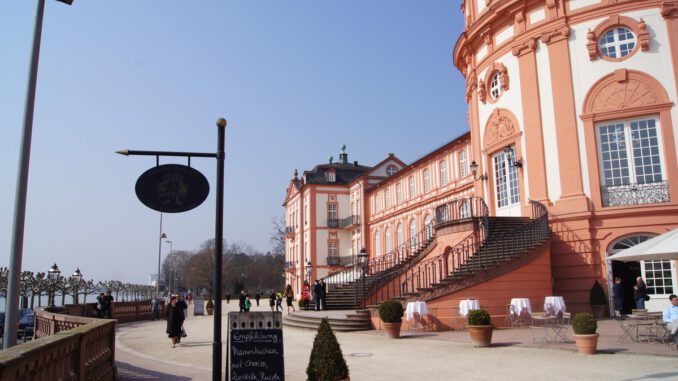 Schloss Biebrich wird Bühne für Rheingauer Weinkultur am 11. April Schloss Biebrich wird Bühne für Rheingauer Weinkultur am 11. April