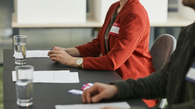 Wahlausschuss in Wiesbaden prüft Zulassung der Listen für die Kommunalwahl am 15. März
