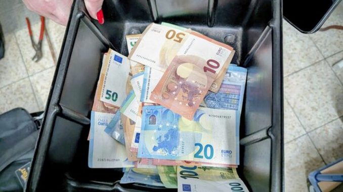 Wiesbaden beschlagnahmt rund 40 illegale Glücksspielgeräte und entdeckt hohe Umsätze