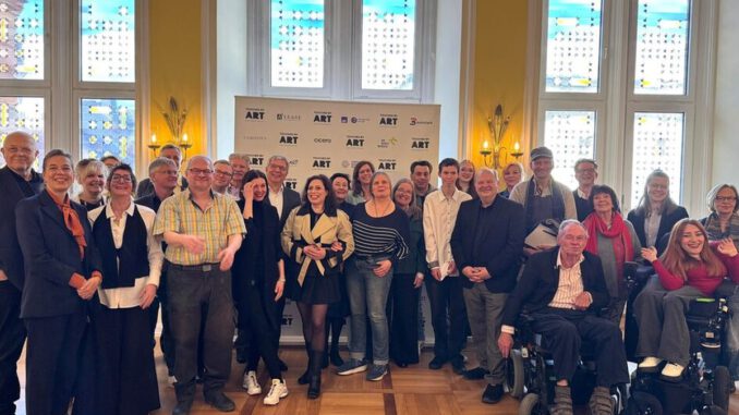 Wiesbaden startet inklusives Kunstprojekt mit Tandems, Auktion und Ausstellung